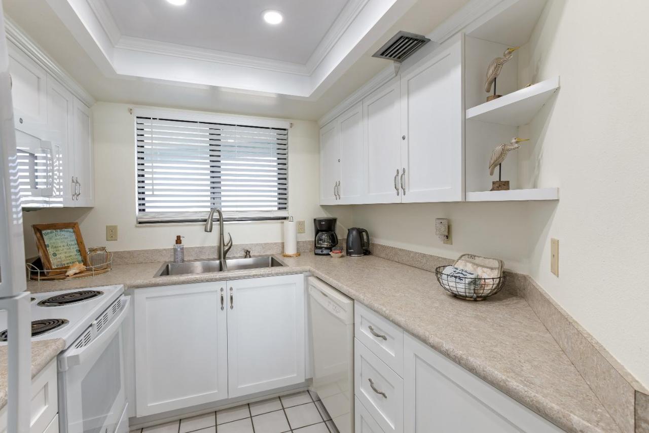 Ocean View With A Beachfront Pool At Ocean Trillium Condo ~ 403 New Smyrna Beach Ngoại thất bức ảnh
